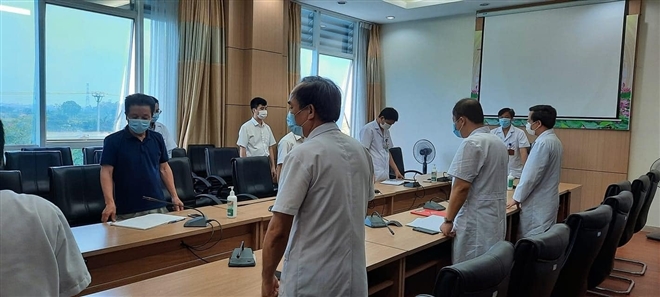 Nhói lòng câu chuyện vợ chồng bác sĩ BV Bệnh Nhiệt đới TW không thể về chịu tang khi hay tin mẹ mất Nhói lòng câu chuyện vợ chồng bác sĩ BV Bệnh Nhiệt đới TW không thể về chịu tang khi hay tin mẹ mất