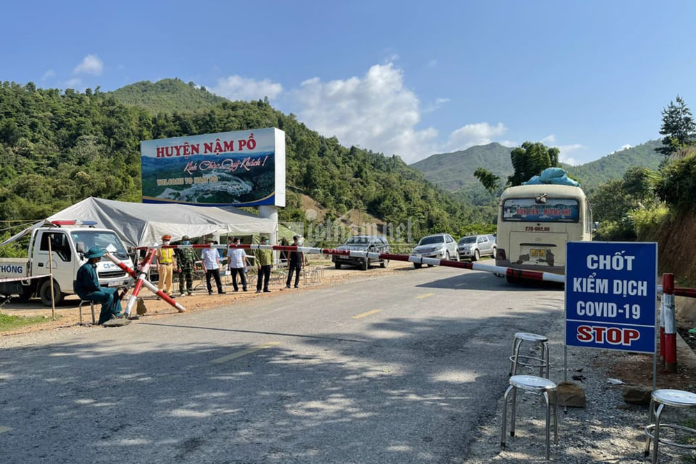 Điện Biên ra thông báo khẩn, tìm kiếm người liên quan đến 2 mẹ con cô giáo nhiễm Covid-19 - 1 Điện Biên ra thông báo khẩn, tìm kiếm người liên quan đến 2 mẹ con cô giáo nhiễm Covid-19 - 1
