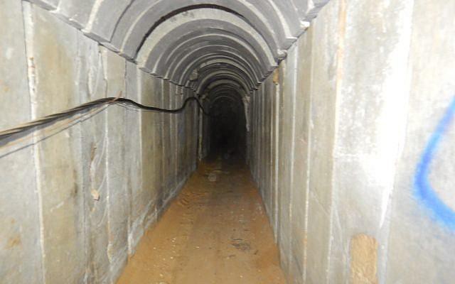 Israel lừa chiến binh Hamas xuống lòng đất trú ẩn rồi ném bom đánh sập hầm? Israel lừa chiến binh Hamas xuống lòng đất trú ẩn rồi ném bom đánh sập hầm?