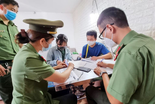 Bắt giám đốc lập 2 công ty để bảo lãnh người nước ngoài nhập cảnh trái phép - 2 Bắt giám đốc lập 2 công ty để bảo lãnh người nước ngoài nhập cảnh trái phép - 2