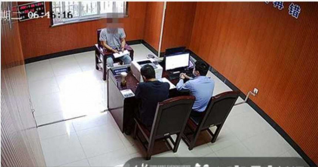 Đến báo cảnh sát vợ bị kẻ lạ cưỡng bức nhưng người chồng lại bị bắt giữ, vụ khởi tố lật ngược khiến ai cũng bất ngờ - 1 Đến báo cảnh sát vợ bị kẻ lạ cưỡng bức nhưng người chồng lại bị bắt giữ, vụ khởi tố lật ngược khiến ai cũng bất ngờ - 1