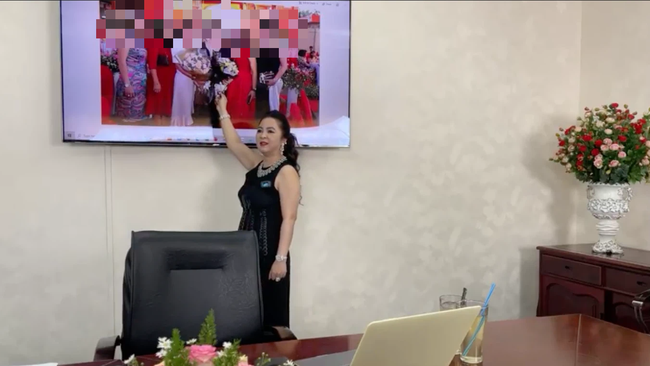 BẤT NGỜ: Bà Phương Hằng đột nhiên tâm sự về người thân duy nhất mình đang phụng dưỡng, chuyển tiền đều đặn mỗi tháng và vạch mặt hội 22 người bạn thân từng phản bội mình - 2 BẤT NGỜ: Bà Phương Hằng đột nhiên tâm sự về người thân duy nhất mình đang phụng dưỡng, chuyển tiền đều đặn mỗi tháng và vạch mặt hội 22 người bạn thân từng phản bội mình - 2