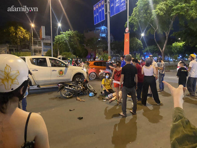 TP.HCM: Giật điện thoại bị cô gái đu vào tay, tên cướp chết ngay tại chỗ sau khi gây tai nạn khiến 2 người khác trọng thương - 1 TP.HCM: Giật điện thoại bị cô gái đu vào tay, tên cướp chết ngay tại chỗ sau khi gây tai nạn khiến 2 người khác trọng thương - 1