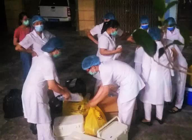 Thuê nhóm thợ làm cửa có F1 của ca 'siêu lây nhiễm', ông 74 tuổi dương tính với SARS-CoV-2 Thuê nhóm thợ làm cửa có F1 của ca 'siêu lây nhiễm', ông 74 tuổi dương tính với SARS-CoV-2