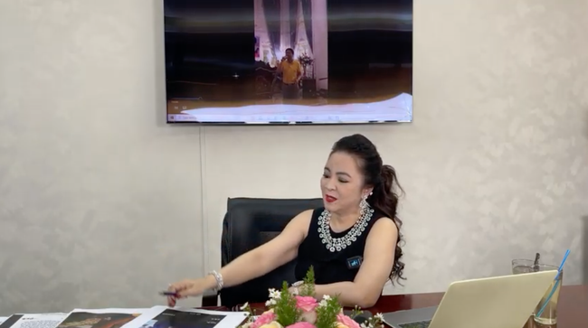 BẤT NGỜ: Bà Phương Hằng đột nhiên tâm sự về người thân duy nhất mình đang phụng dưỡng, chuyển tiền đều đặn mỗi tháng và vạch mặt hội 22 người bạn thân từng phản bội mình - 1 BẤT NGỜ: Bà Phương Hằng đột nhiên tâm sự về người thân duy nhất mình đang phụng dưỡng, chuyển tiền đều đặn mỗi tháng và vạch mặt hội 22 người bạn thân từng phản bội mình - 1