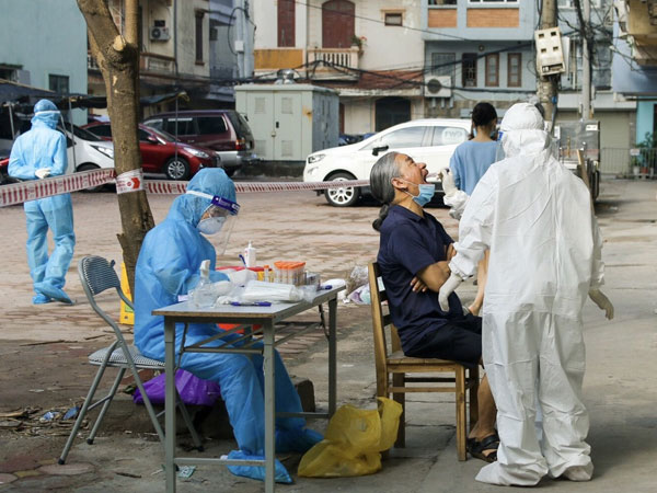 Hà Nội thêm 5 ca nhiễm mới, 1 người bị lây từ Giám đốc Hacinco Hà Nội thêm 5 ca nhiễm mới, 1 người bị lây từ Giám đốc Hacinco