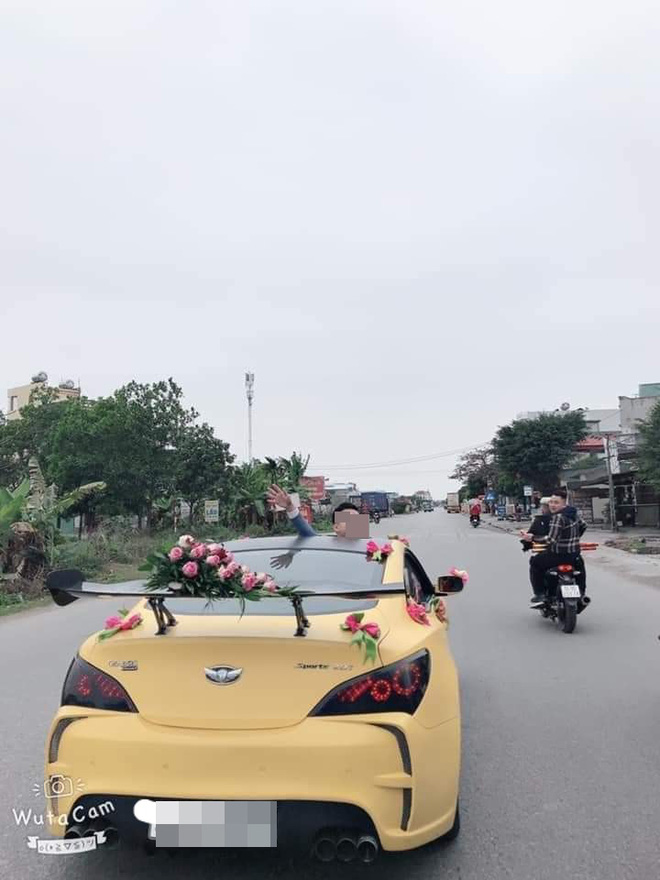 Siêu xe bất ngờ bốc cháy dữ dội, tài xế bung cửa thoát thân - 5 Siêu xe bất ngờ bốc cháy dữ dội, tài xế bung cửa thoát thân - 5