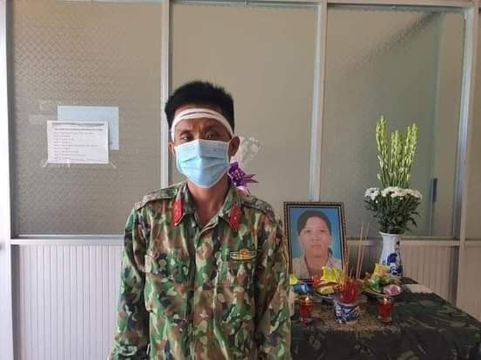 Mẹ mất không thể về chịu tang: Nhói lòng nơi tuyến đầu chống dịch Mẹ mất không thể về chịu tang: Nhói lòng nơi tuyến đầu chống dịch