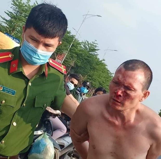 Hà Nội: Xem xét kỷ luật chiến sĩ công an thờ ơ khi tài xế vật lộn với tên cướp tại khu đô thị Thanh Hà - 1 Hà Nội: Xem xét kỷ luật chiến sĩ công an thờ ơ khi tài xế vật lộn với tên cướp tại khu đô thị Thanh Hà - 1