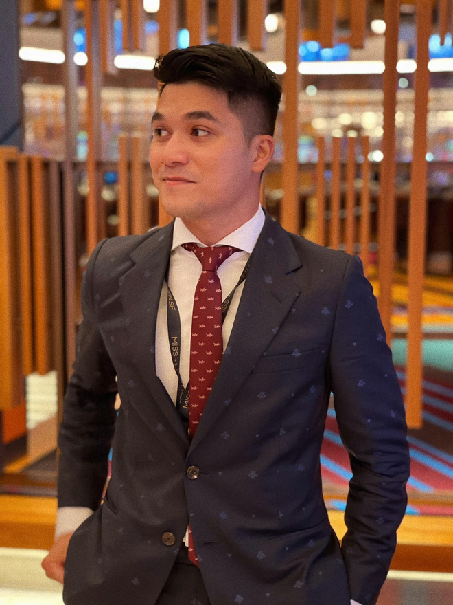 CEO tháp tùng Khánh Vân tại Miss Universe 2020 lại gây crush cực mạnh với ngoại hình bảnh bao - 2 CEO tháp tùng Khánh Vân tại Miss Universe 2020 lại gây crush cực mạnh với ngoại hình bảnh bao - 2