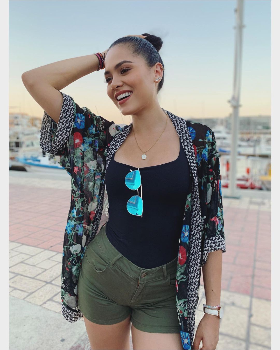 Style đời thường của Tân Hoa hậu Hoàn vũ Mexico: Chuẩn 'bánh bèo chúa' khi diện toàn váy áo hoa lá hẹ - 16 Style đời thường của Tân Hoa hậu Hoàn vũ Mexico: Chuẩn 'bánh bèo chúa' khi diện toàn váy áo hoa lá hẹ - 16