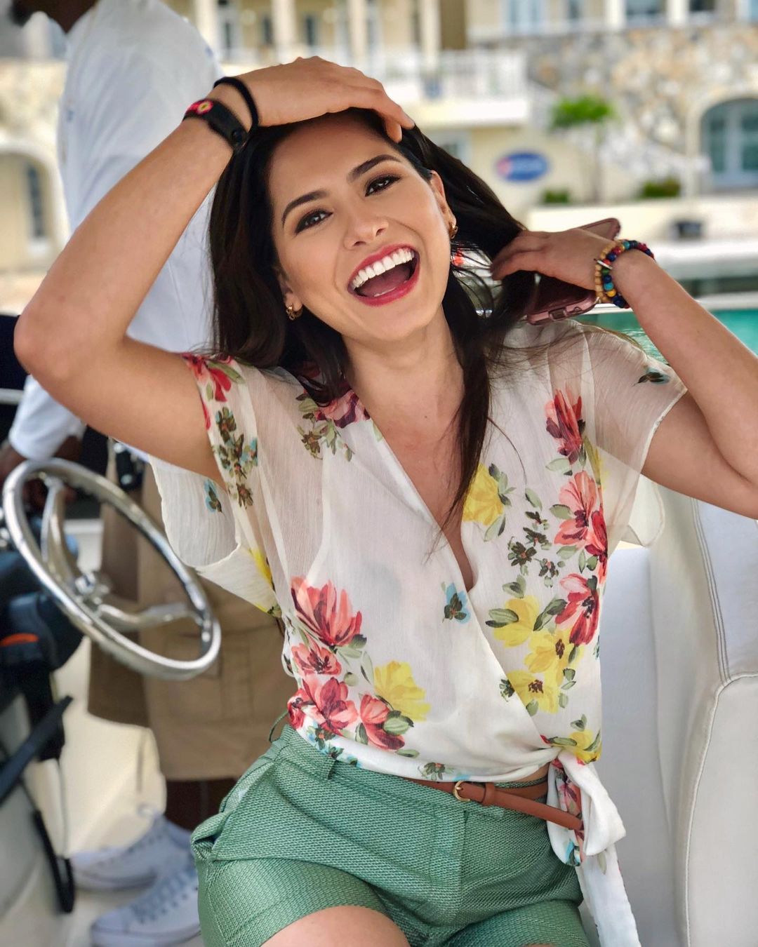 Style đời thường của Tân Hoa hậu Hoàn vũ Mexico: Chuẩn 'bánh bèo chúa' khi diện toàn váy áo hoa lá hẹ - 4 Style đời thường của Tân Hoa hậu Hoàn vũ Mexico: Chuẩn 'bánh bèo chúa' khi diện toàn váy áo hoa lá hẹ - 4