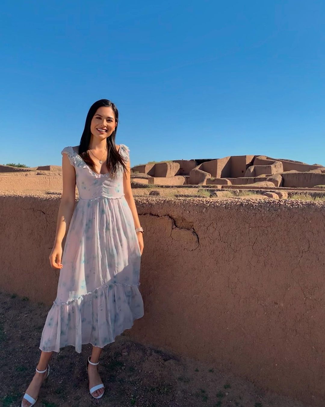 Style đời thường của Tân Hoa hậu Hoàn vũ Mexico: Chuẩn 'bánh bèo chúa' khi diện toàn váy áo hoa lá hẹ - 8 Style đời thường của Tân Hoa hậu Hoàn vũ Mexico: Chuẩn 'bánh bèo chúa' khi diện toàn váy áo hoa lá hẹ - 8