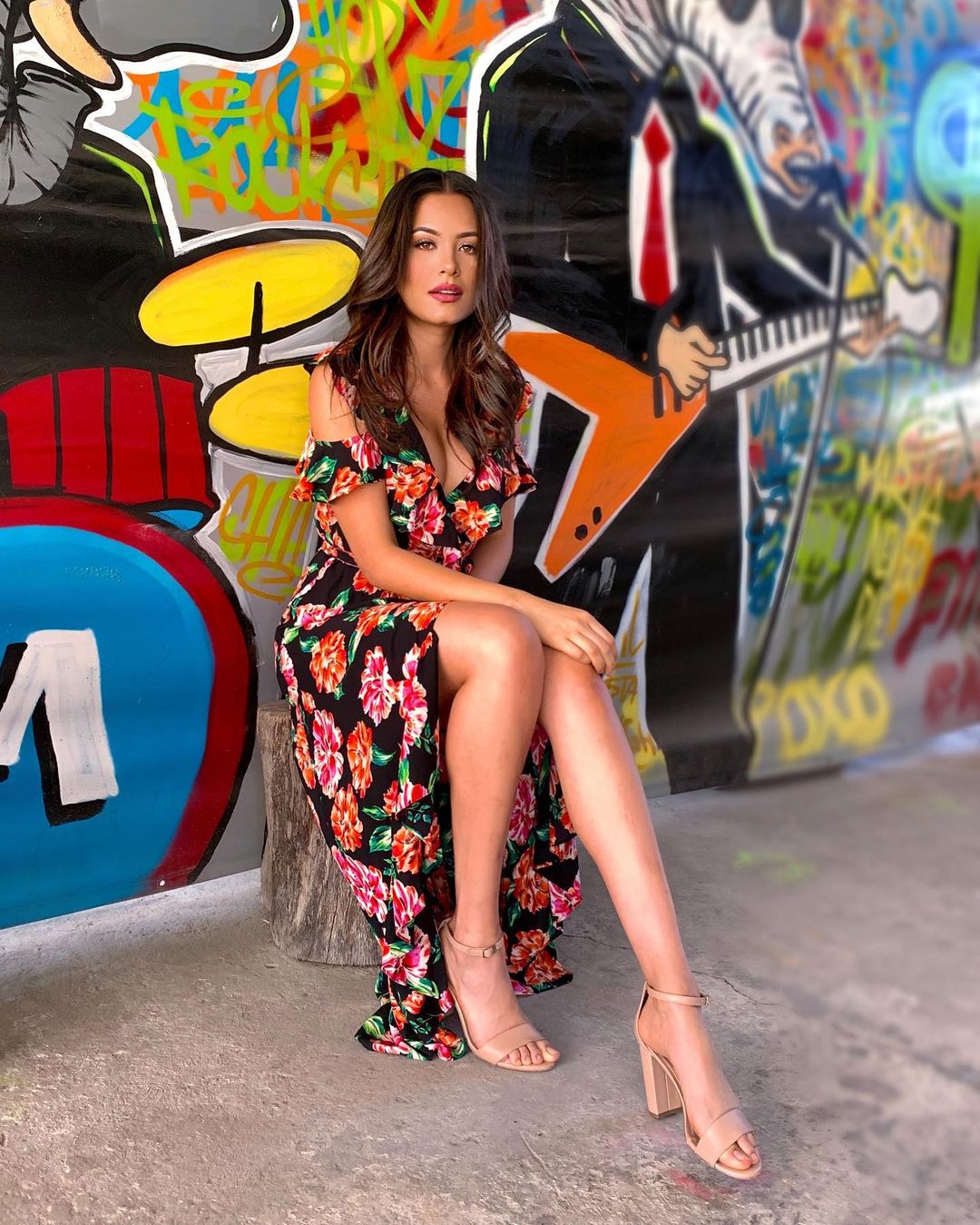 Style đời thường của Tân Hoa hậu Hoàn vũ Mexico: Chuẩn 'bánh bèo chúa' khi diện toàn váy áo hoa lá hẹ - 11 Style đời thường của Tân Hoa hậu Hoàn vũ Mexico: Chuẩn 'bánh bèo chúa' khi diện toàn váy áo hoa lá hẹ - 11