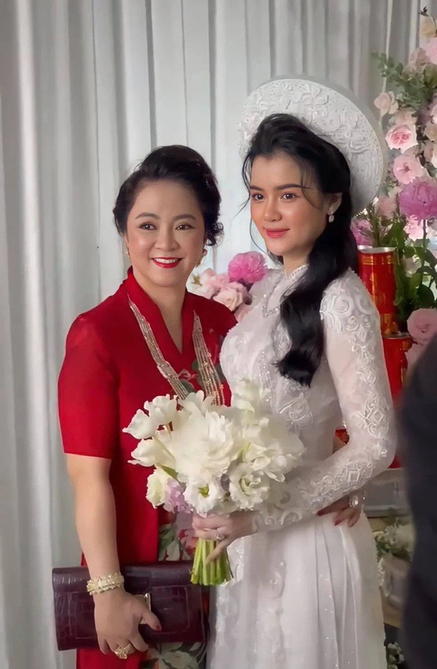 Con dâu bà Phương Hằng âm thầm mở Facebook sau thời gian 'ở ẩn', có động thái hoàn toàn trái ngược với mẹ chồng Con dâu bà Phương Hằng âm thầm mở Facebook sau thời gian 'ở ẩn', có động thái hoàn toàn trái ngược với mẹ chồng