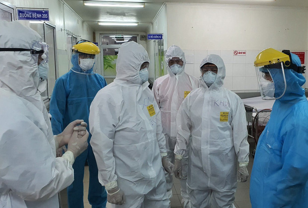 Có 16 bệnh nhân COVID-19 nguy kịch, 2 ca phải can thiệp ECMO Có 16 bệnh nhân COVID-19 nguy kịch, 2 ca phải can thiệp ECMO