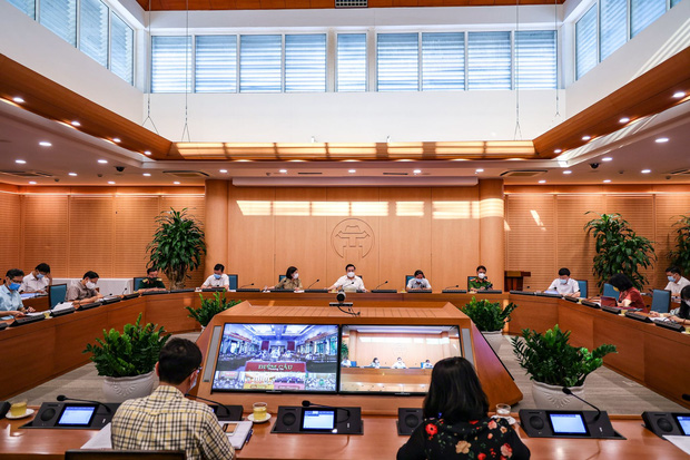 Hà Nội xử phạt không đeo khẩu trang gần 6 tỷ đồng, đình chỉ 4 cơ sở y tế lơ là phòng dịch Covid-19 Hà Nội xử phạt không đeo khẩu trang gần 6 tỷ đồng, đình chỉ 4 cơ sở y tế lơ là phòng dịch Covid-19