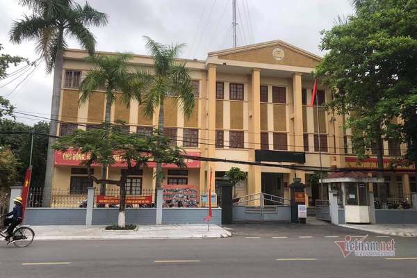 Vụ 3 cán bộ bị bắt: Trưởng Công an quận Đồ Sơn xin nghỉ việc đi chữa bệnh Vụ 3 cán bộ bị bắt: Trưởng Công an quận Đồ Sơn xin nghỉ việc đi chữa bệnh