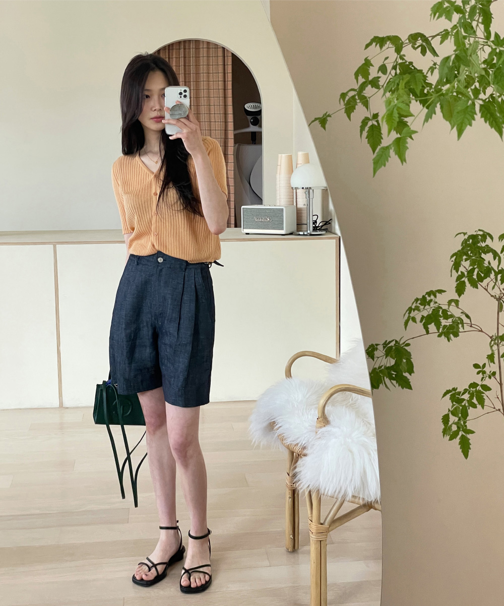 Kiểu quần short hot nhất lúc này: Mặc siêu mát, giúp chân nhỏ đi và tăng vẻ thanh lịch - 1 Kiểu quần short hot nhất lúc này: Mặc siêu mát, giúp chân nhỏ đi và tăng vẻ thanh lịch - 1