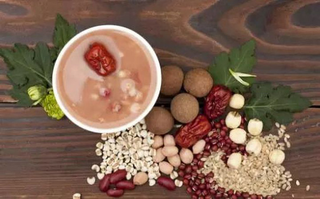 Từng cắt dạ dày, bị lao phổi, vợ chồng bác sĩ sống khỏe tới 80 tuổi nhờ 2 thứ này Từng cắt dạ dày, bị lao phổi, vợ chồng bác sĩ sống khỏe tới 80 tuổi nhờ 2 thứ này