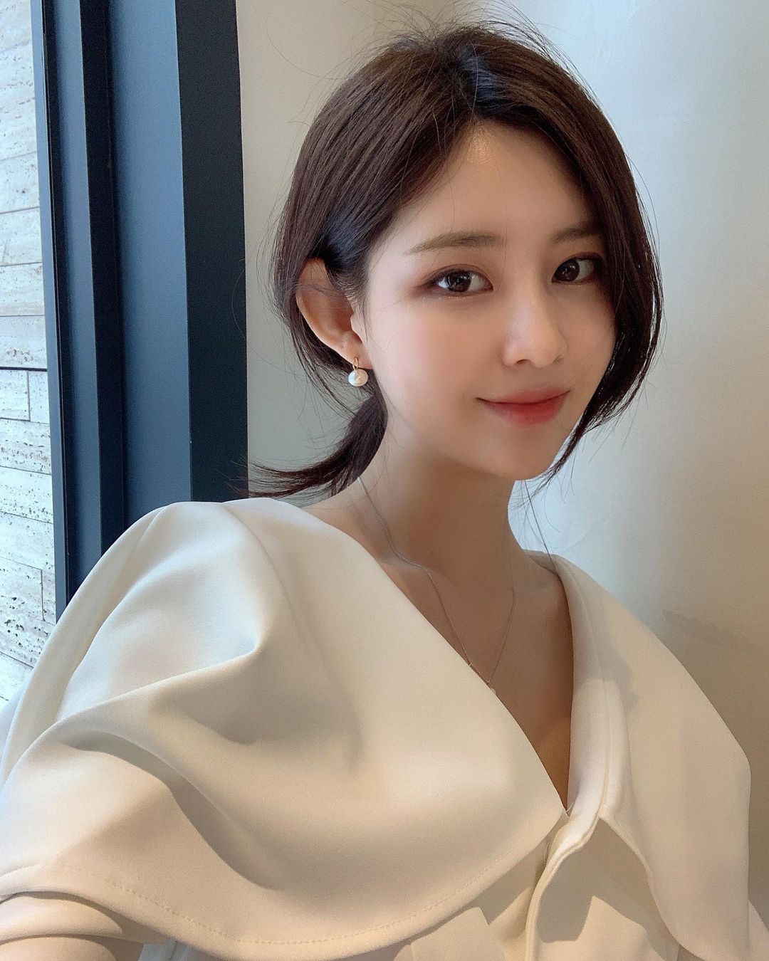 Hair stylist bật mí chiêu buộc tóc thấp tạo góc nghiêng thần thánh, giúp mặt thon gọn mà gái Hàn mới biết Hair stylist bật mí chiêu buộc tóc thấp tạo góc nghiêng thần thánh, giúp mặt thon gọn mà gái Hàn mới biết