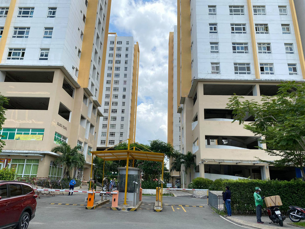 Nóng: Phong tỏa chung cư ở Thủ Đức do có ca nghi nhiễm Covid-19 Nóng: Phong tỏa chung cư ở Thủ Đức do có ca nghi nhiễm Covid-19