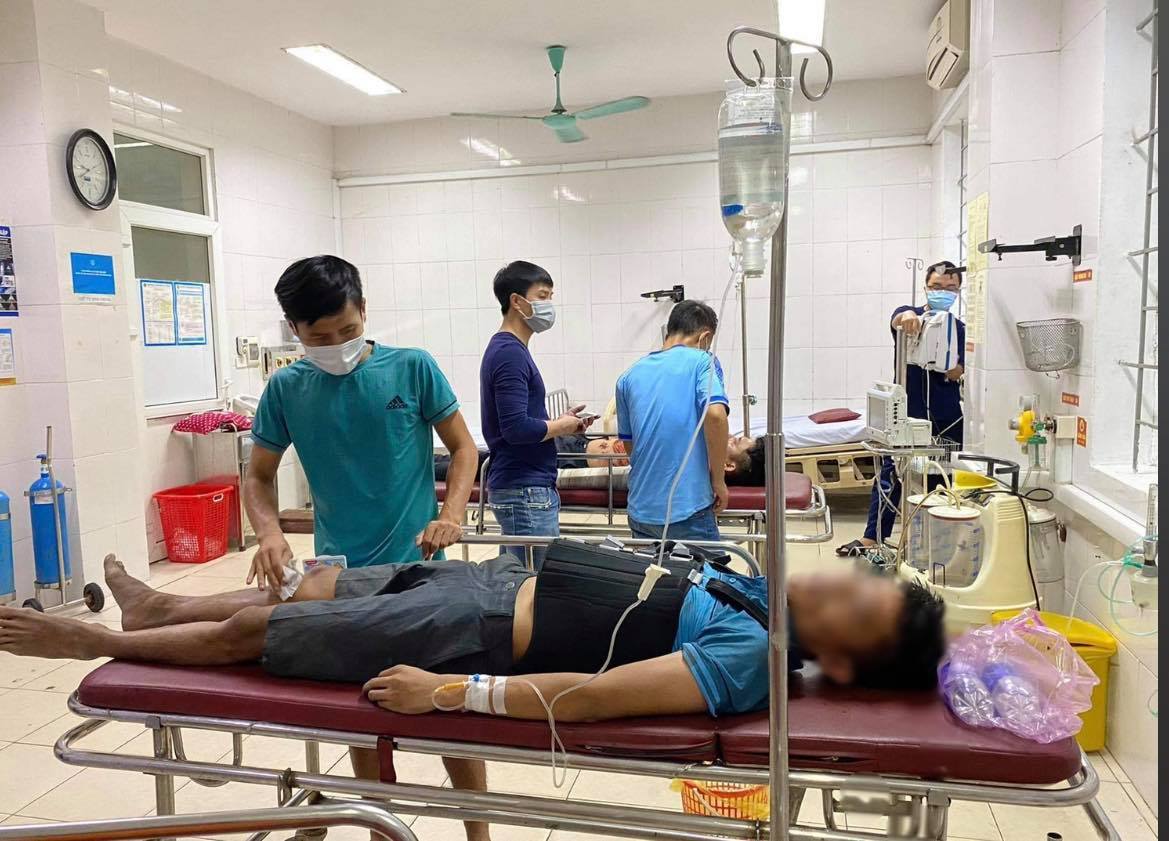 Cảnh sát đột kích khách sạn, nhiều con bạc nhảy lầu... nhập viện - 1 Cảnh sát đột kích khách sạn, nhiều con bạc nhảy lầu... nhập viện - 1