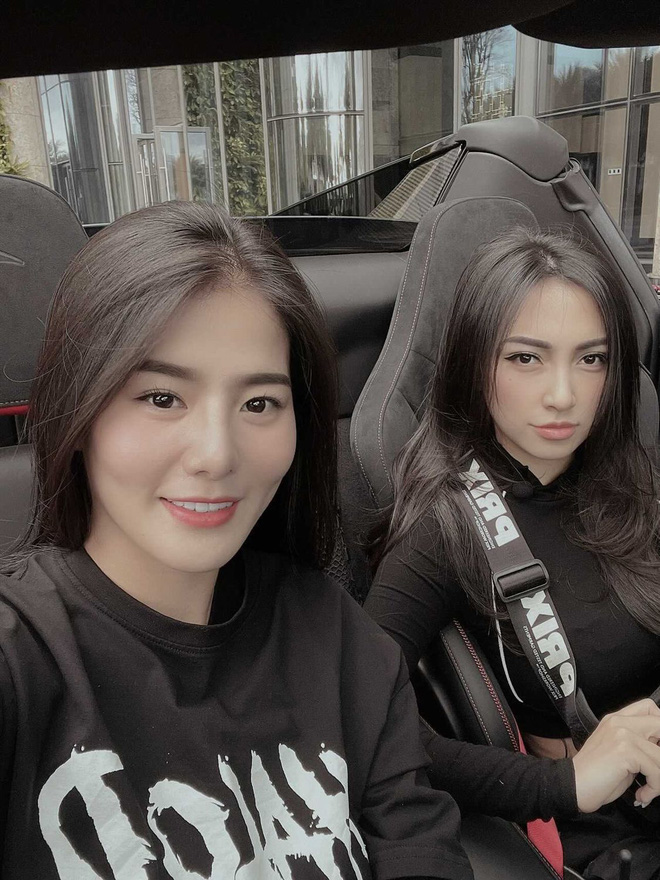 'Bộ đôi' vợ đại gia vs gái xinh đi xe 20 tỷ mua cơm tấm: Mỗi lần gặp là cùng nhau lái thử... siêu xe - 3 'Bộ đôi' vợ đại gia vs gái xinh đi xe 20 tỷ mua cơm tấm: Mỗi lần gặp là cùng nhau lái thử... siêu xe - 3