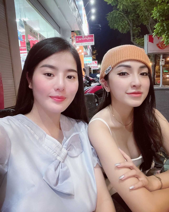 'Bộ đôi' vợ đại gia vs gái xinh đi xe 20 tỷ mua cơm tấm: Mỗi lần gặp là cùng nhau lái thử... siêu xe - 1 'Bộ đôi' vợ đại gia vs gái xinh đi xe 20 tỷ mua cơm tấm: Mỗi lần gặp là cùng nhau lái thử... siêu xe - 1