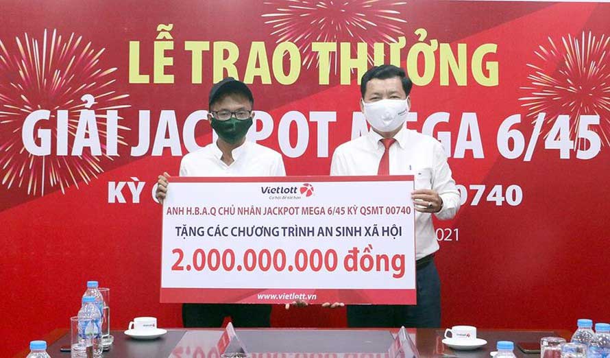 Bỏ mặt nạ, nam thanh niên ở Cần Thơ đeo khẩu trang phòng dịch nhận giải Jackpot 70 tỷ đồng Bỏ mặt nạ, nam thanh niên ở Cần Thơ đeo khẩu trang phòng dịch nhận giải Jackpot 70 tỷ đồng