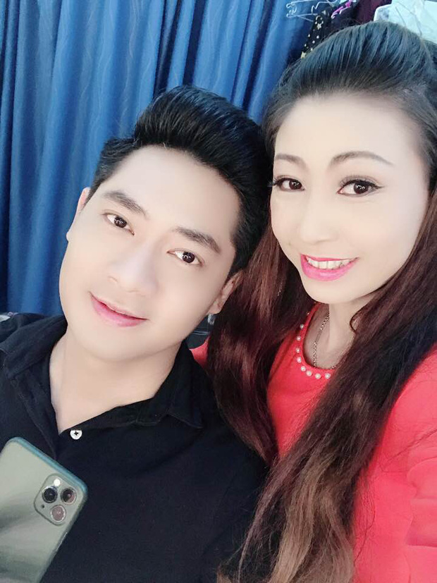 NÓNG: Nữ ca sĩ tự nhận là vợ chưa từng công khai của Hoài Linh kèm bằng chứng, lên tiếng để bảo vệ nam NS trước bà Phương Hằng? - 8 NÓNG: Nữ ca sĩ tự nhận là vợ chưa từng công khai của Hoài Linh kèm bằng chứng, lên tiếng để bảo vệ nam NS trước bà Phương Hằng? - 8