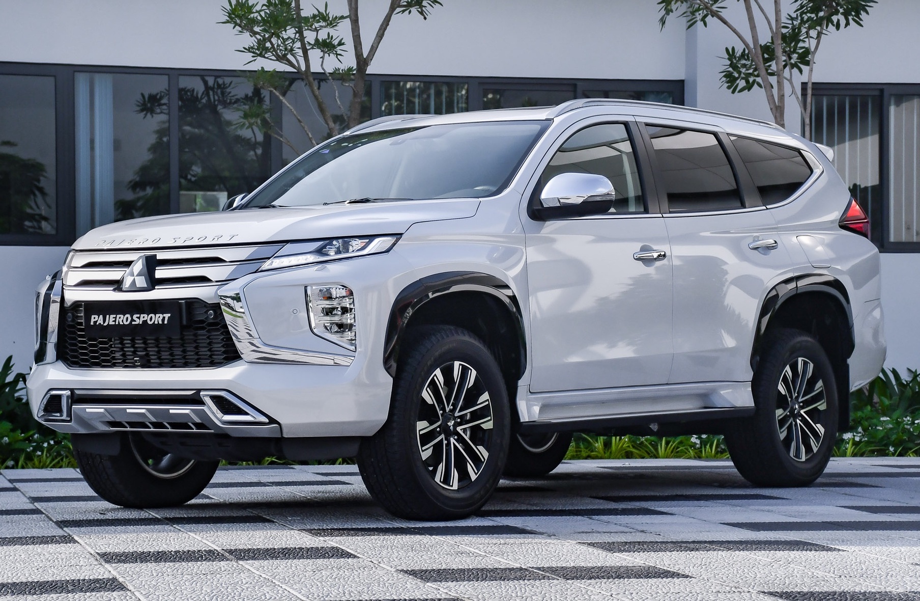 SUV cỡ D ngày càng đắt đỏ, người Việt cắn răng mua vì ham công nghệ - 3 SUV cỡ D ngày càng đắt đỏ, người Việt cắn răng mua vì ham công nghệ - 3