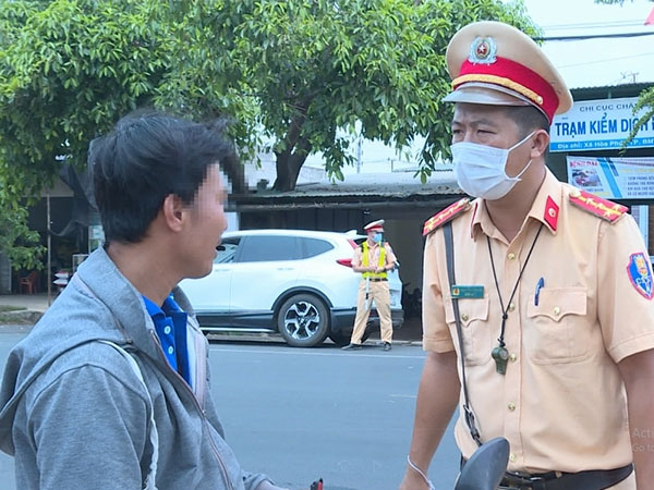 CSGT được phép phạt người không đeo khẩu trang khi tham gia giao thông CSGT được phép phạt người không đeo khẩu trang khi tham gia giao thông
