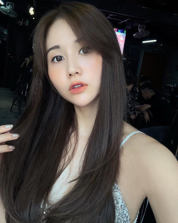 Huyền Lizzie đăng ảnh bikini khoe trọn thân hình gợi cảm, netizen chỉ chú ý đến chi tiết gạch bị méo - 5 Huyền Lizzie đăng ảnh bikini khoe trọn thân hình gợi cảm, netizen chỉ chú ý đến chi tiết gạch bị méo - 5