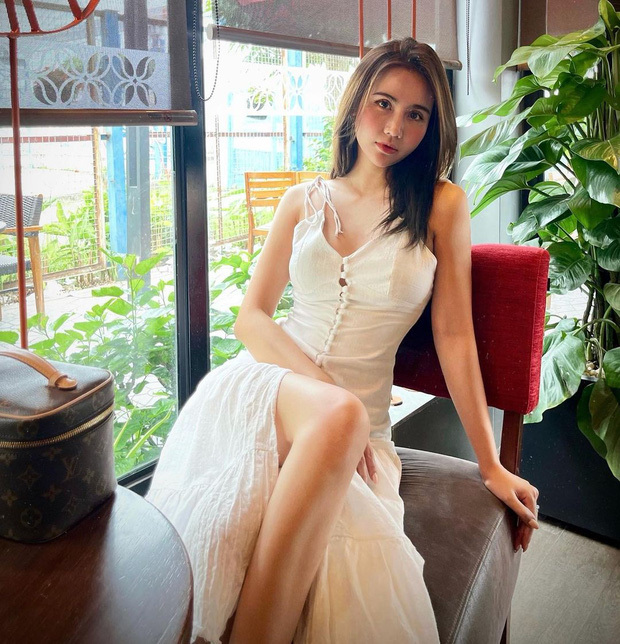Huyền Lizzie đăng ảnh bikini khoe trọn thân hình gợi cảm, netizen chỉ chú ý đến chi tiết gạch bị méo Huyền Lizzie đăng ảnh bikini khoe trọn thân hình gợi cảm, netizen chỉ chú ý đến chi tiết gạch bị méo