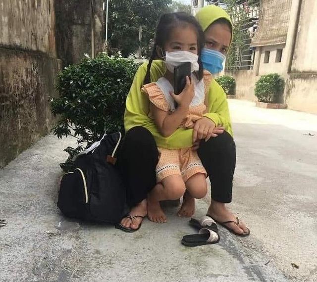 Hình ảnh 24 trẻ mầm non ở Hà Nam theo cô giáo đi cách ly tập trung sau khi bạn học 3 tuổi dương tính với SARS-CoV-2 - 2 Hình ảnh 24 trẻ mầm non ở Hà Nam theo cô giáo đi cách ly tập trung sau khi bạn học 3 tuổi dương tính với SARS-CoV-2 - 2