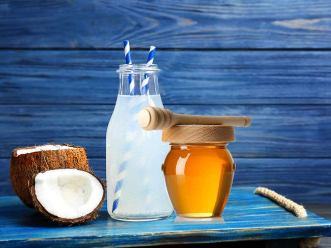 Nước dừa pha thêm 1 thìa thứ này, vừa ngon lại giúp trẻ hóa, thải độc Nước dừa pha thêm 1 thìa thứ này, vừa ngon lại giúp trẻ hóa, thải độc