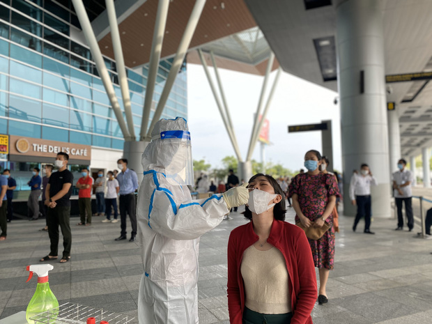 Thêm 2 ca mắc Covid-19 ở Đà Nẵng, trong đó có 1 cán bộ y tế trường tiểu học chưa rõ nguồn lây Thêm 2 ca mắc Covid-19 ở Đà Nẵng, trong đó có 1 cán bộ y tế trường tiểu học chưa rõ nguồn lây