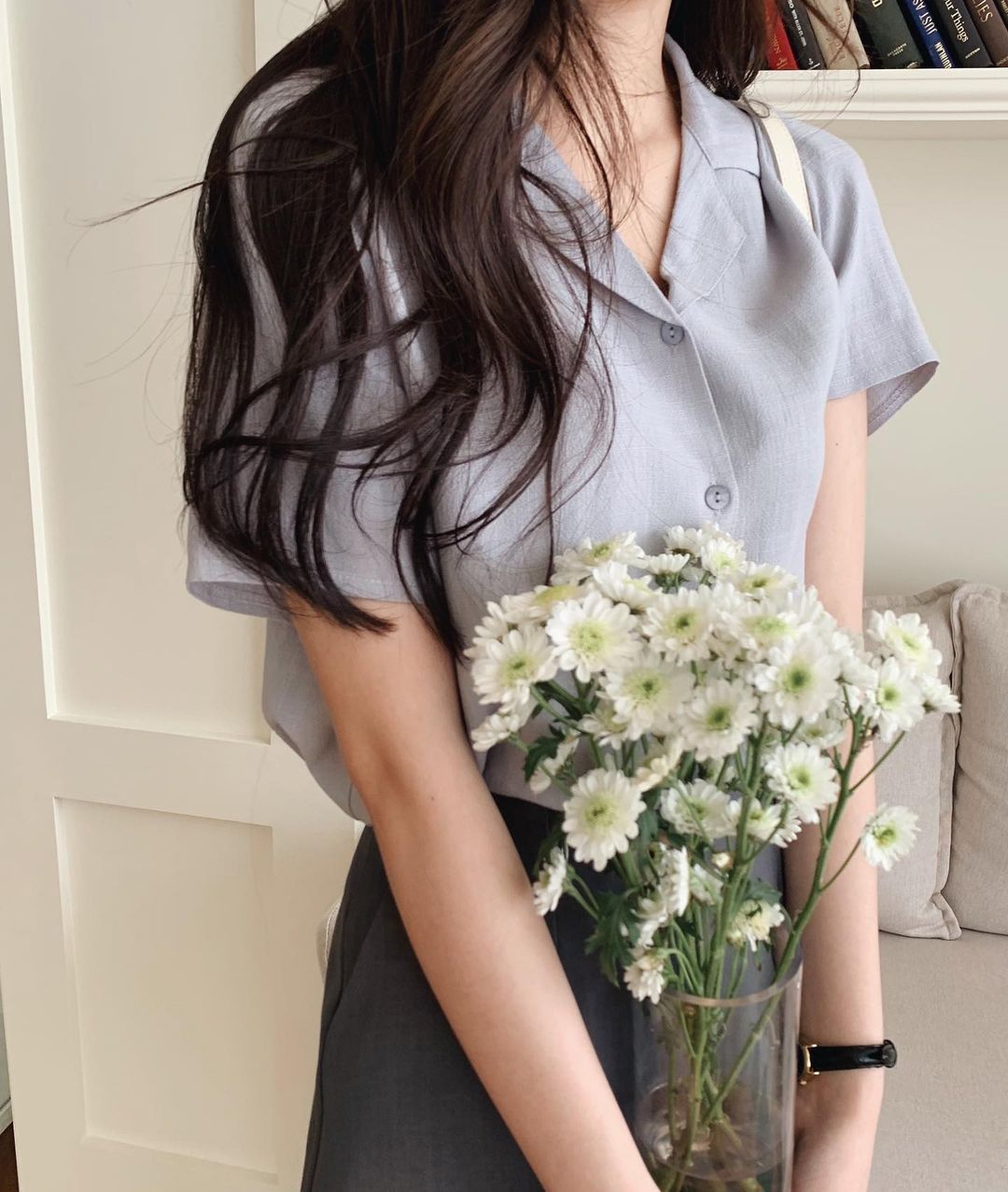 Sắm ngay 4 kiểu áo công sở nhẹ mát này để ngày nóng đỉnh điểm vẫn tự tin mặc đẹp, không 'chết ngốt' - 1 Sắm ngay 4 kiểu áo công sở nhẹ mát này để ngày nóng đỉnh điểm vẫn tự tin mặc đẹp, không 'chết ngốt' - 1