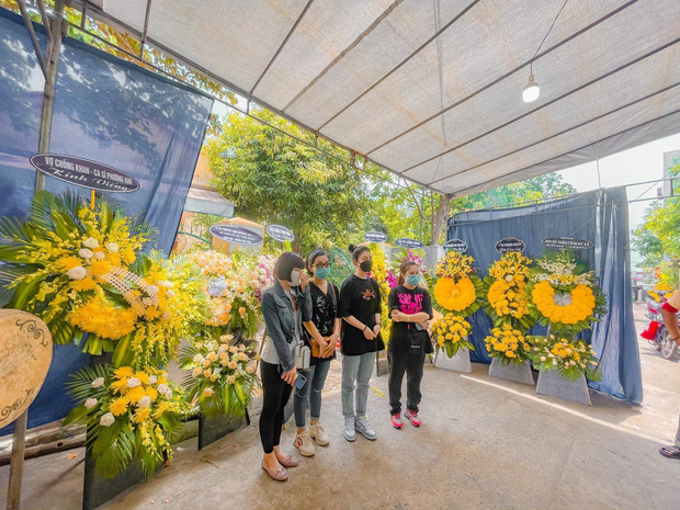 Đám tang NTK Nhật Dũng: Gia đình xót xa kể về ngày cuối đời đau đớn của người quá cố, dàn sao Vbiz lặng lẽ đến viếng - 2 Đám tang NTK Nhật Dũng: Gia đình xót xa kể về ngày cuối đời đau đớn của người quá cố, dàn sao Vbiz lặng lẽ đến viếng - 2