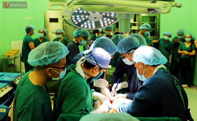 Mẹ hiến tạng con trai chết não cứu 4 người tại TP.HCM: 'Con cứ an tâm ra đi, để lại sự sống cho người khác' - 2 Mẹ hiến tạng con trai chết não cứu 4 người tại TP.HCM: 'Con cứ an tâm ra đi, để lại sự sống cho người khác' - 2