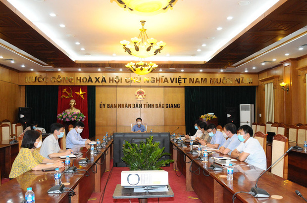 Họp khẩn tiểu ban điều trị COVID-19 tỉnh Bắc Giang: Bệnh nhân dồn dập, nhưng quyết tâm không có ca tử vong Họp khẩn tiểu ban điều trị COVID-19 tỉnh Bắc Giang: Bệnh nhân dồn dập, nhưng quyết tâm không có ca tử vong