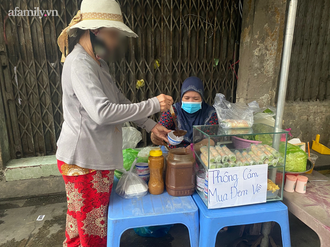 KHẨN: TP.HCM tiếp tục siết chặt phòng chống dịch bệnh, quán ăn vỉa hè không được bán tại chỗ từ 0h ngày 22/5 KHẨN: TP.HCM tiếp tục siết chặt phòng chống dịch bệnh, quán ăn vỉa hè không được bán tại chỗ từ 0h ngày 22/5
