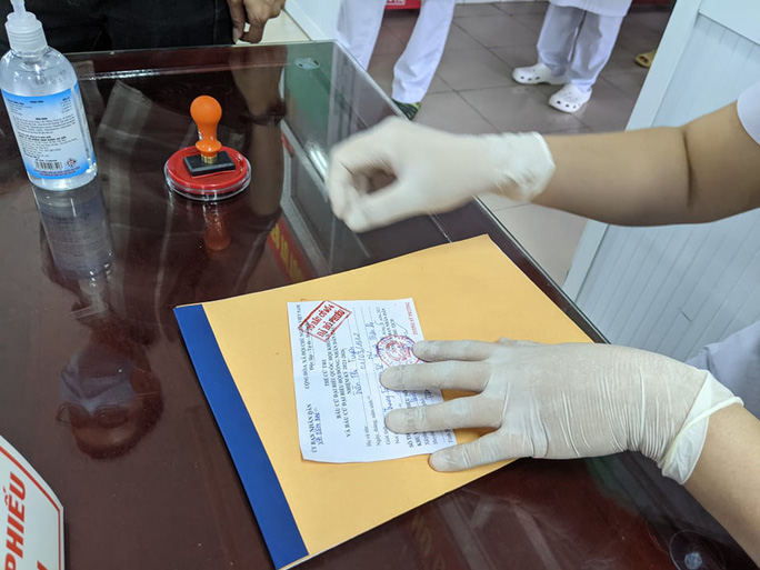 Đi bầu cử sớm tại Bệnh viện dã chiến ở tâm dịch Bắc Ninh sáng nay 22-5 - 6 Đi bầu cử sớm tại Bệnh viện dã chiến ở tâm dịch Bắc Ninh sáng nay 22-5 - 6