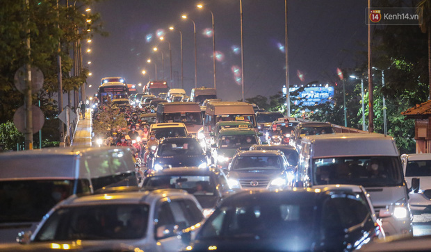 TP.HCM: Xe khách không được chở quá 20 người, taxi không được bật điều hoà từ ngày 22/5 TP.HCM: Xe khách không được chở quá 20 người, taxi không được bật điều hoà từ ngày 22/5