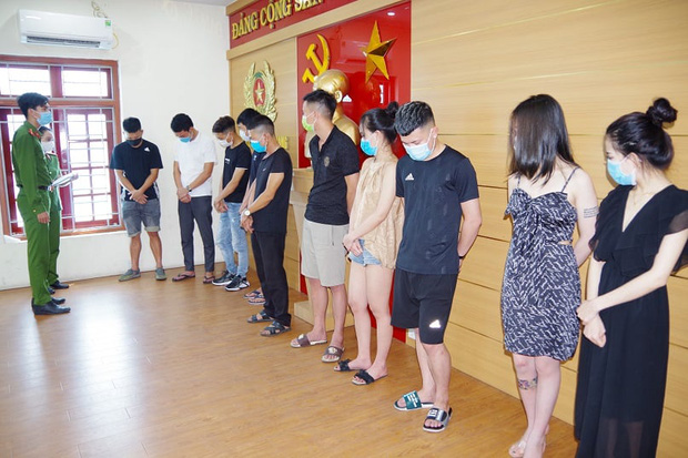Hải Dương: Vừa ký cam kết chấp hành quy định về phòng chống dịch Covid-19, chủ quán karaoke đã mở cửa sau cho 31 nam thanh nữ tú vào 'bay lắc' - 1 Hải Dương: Vừa ký cam kết chấp hành quy định về phòng chống dịch Covid-19, chủ quán karaoke đã mở cửa sau cho 31 nam thanh nữ tú vào 'bay lắc' - 1
