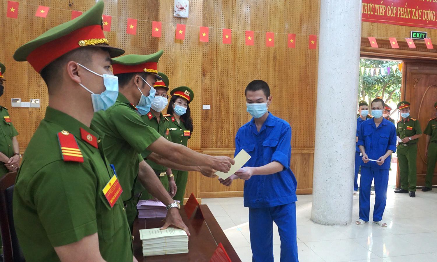 Hơn 2 nghìn cử tri tại Trại tạm giam số 1 Hà Nội bỏ phiếu bầu cử - 10 Hơn 2 nghìn cử tri tại Trại tạm giam số 1 Hà Nội bỏ phiếu bầu cử - 10