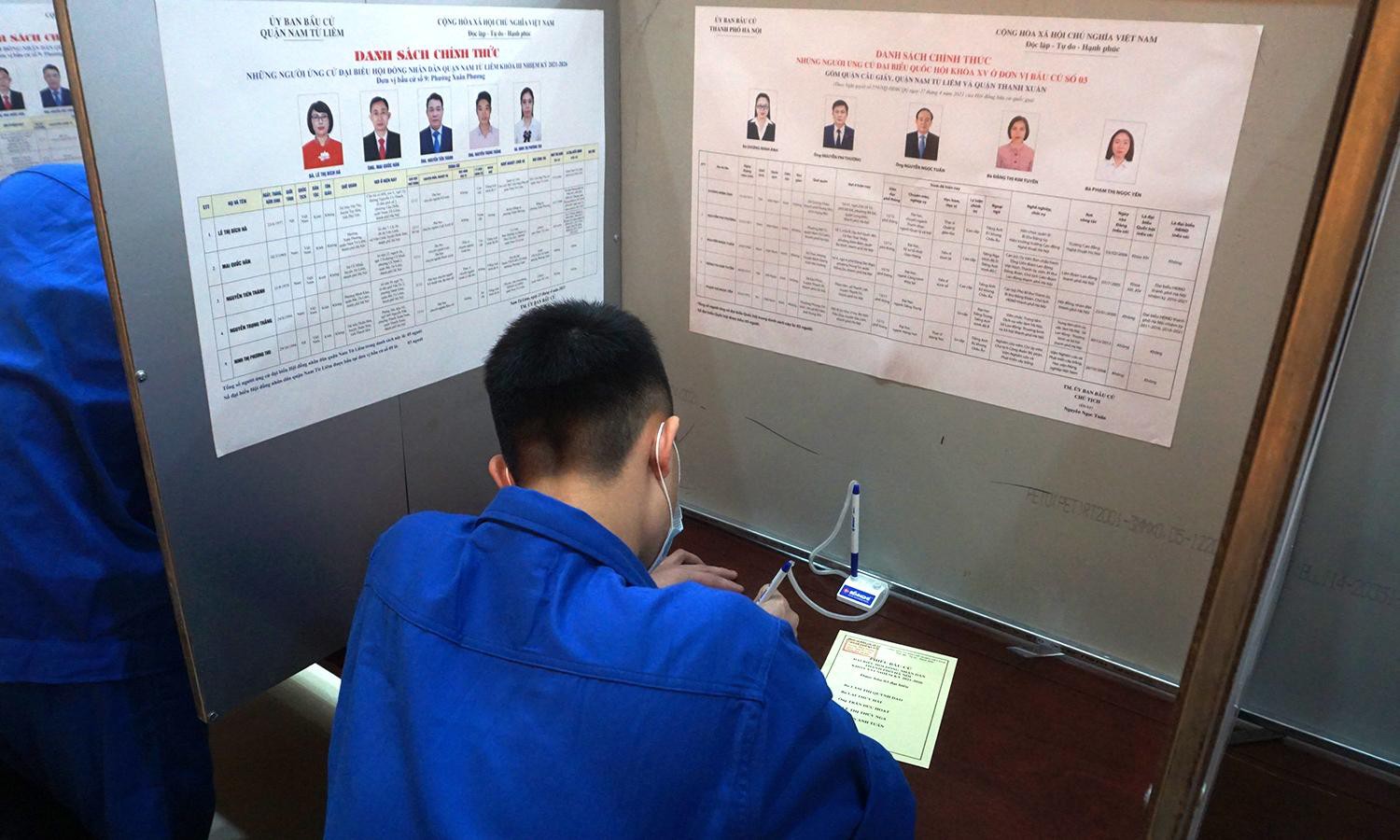 Hơn 2 nghìn cử tri tại Trại tạm giam số 1 Hà Nội bỏ phiếu bầu cử - 11 Hơn 2 nghìn cử tri tại Trại tạm giam số 1 Hà Nội bỏ phiếu bầu cử - 11