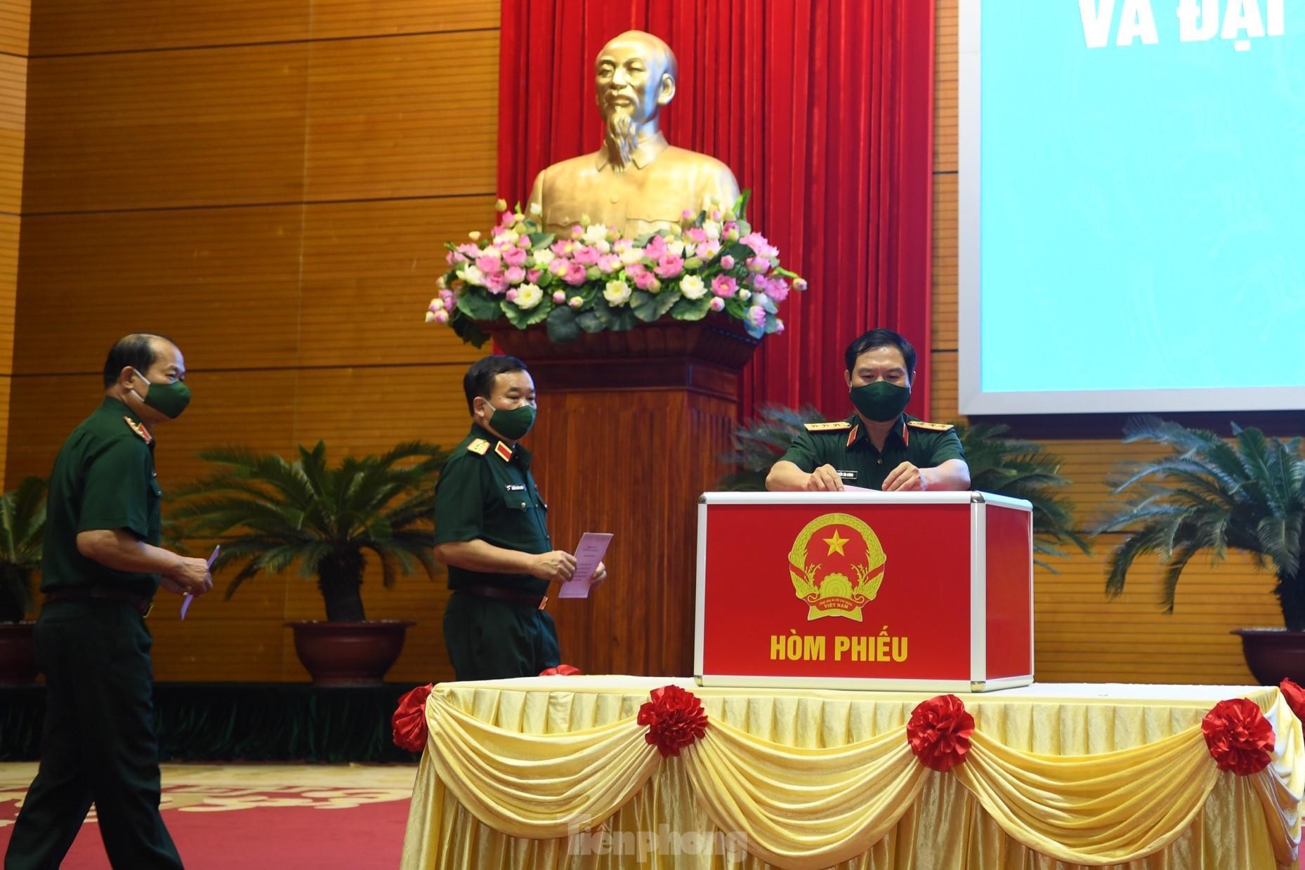 Tướng lĩnh Quân đội cấp cao đi bỏ phiếu bầu cử - 1 Tướng lĩnh Quân đội cấp cao đi bỏ phiếu bầu cử - 1