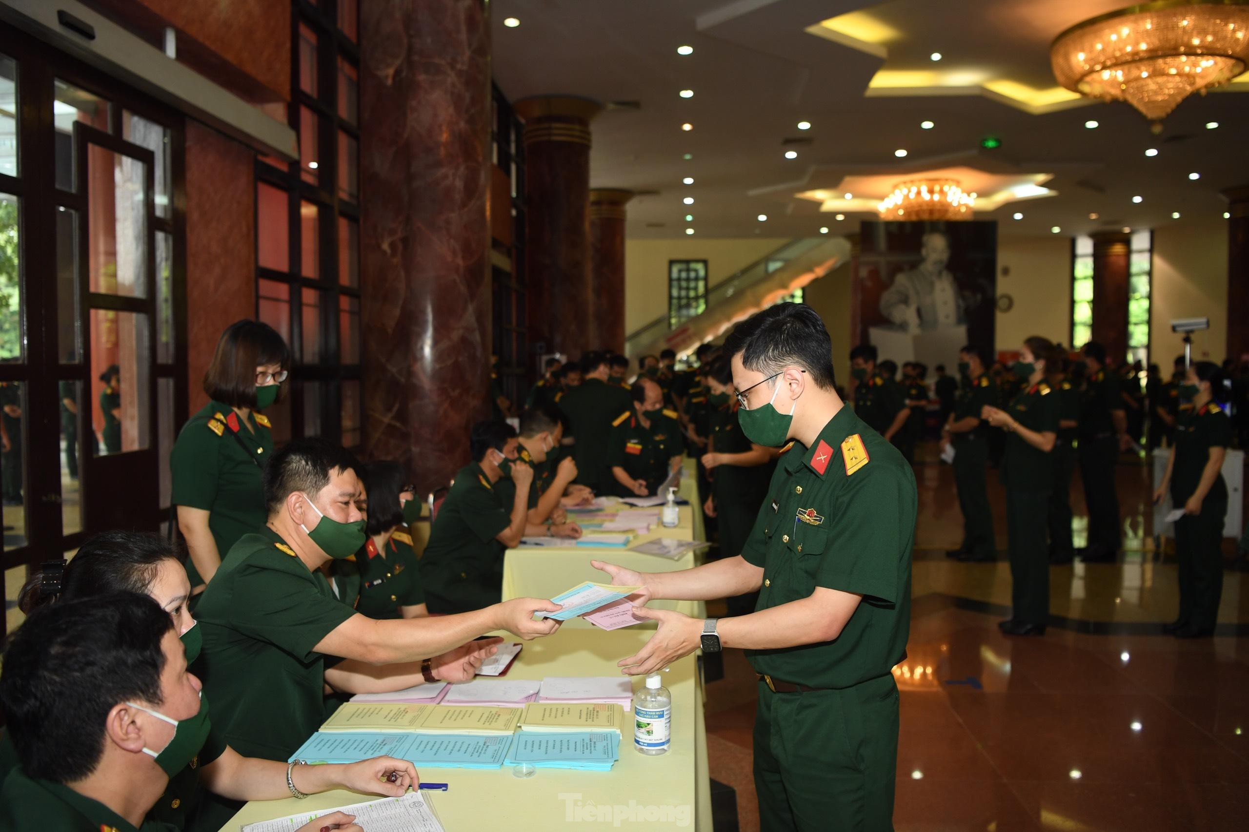 Tướng lĩnh Quân đội cấp cao đi bỏ phiếu bầu cử - 3 Tướng lĩnh Quân đội cấp cao đi bỏ phiếu bầu cử - 3